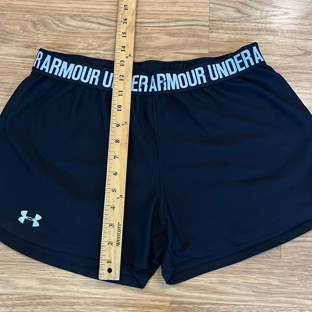Under Armour Shorts Size Medium. Check Measurements